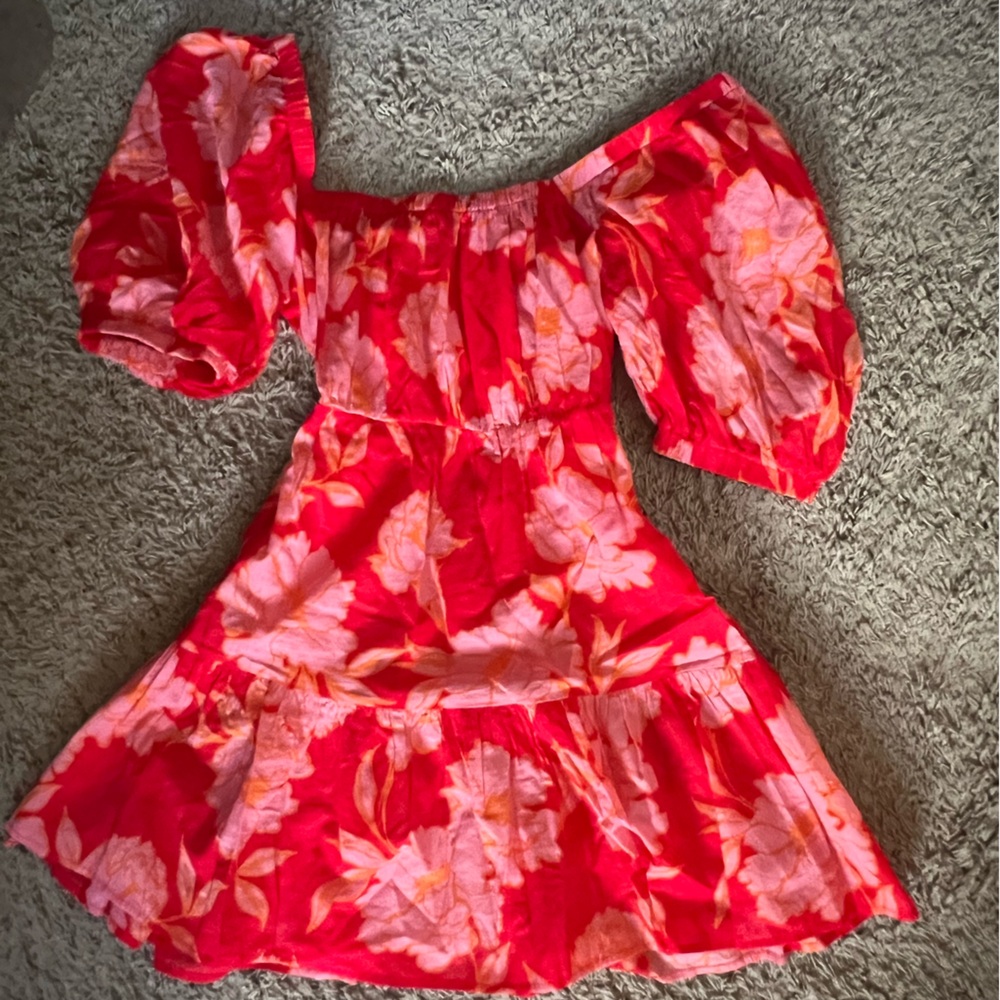 Floral, puff sleeve, tiered mini dress in vibrant red and pink colorway. Size L. - Picture 8 of 10